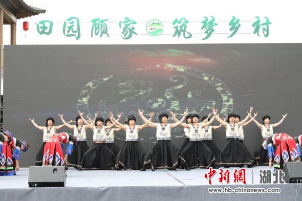 青龙山文化艺术节“村晚”表演精彩纷呈