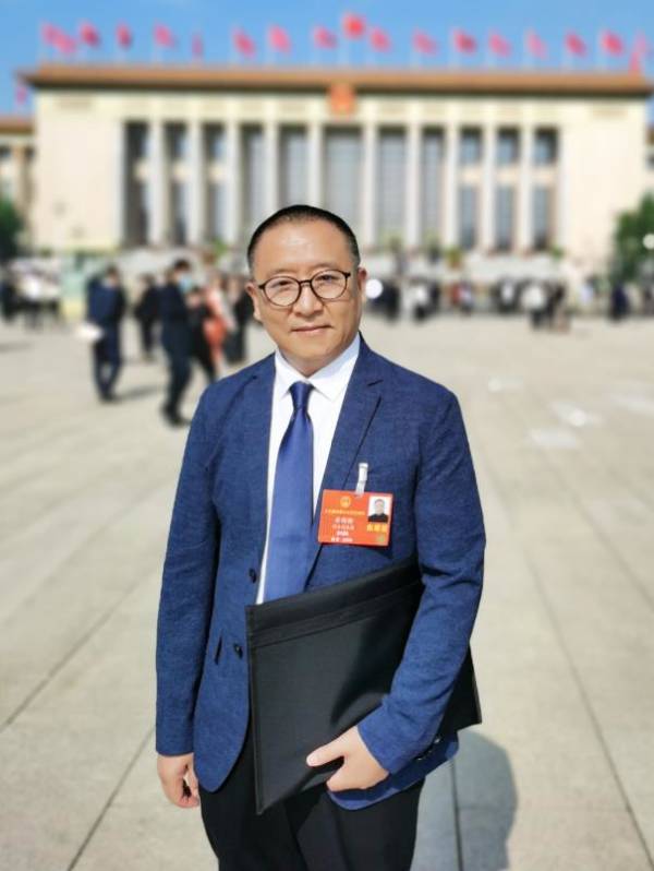 全国人大代表、中国陶瓷艺术大师安际衡
