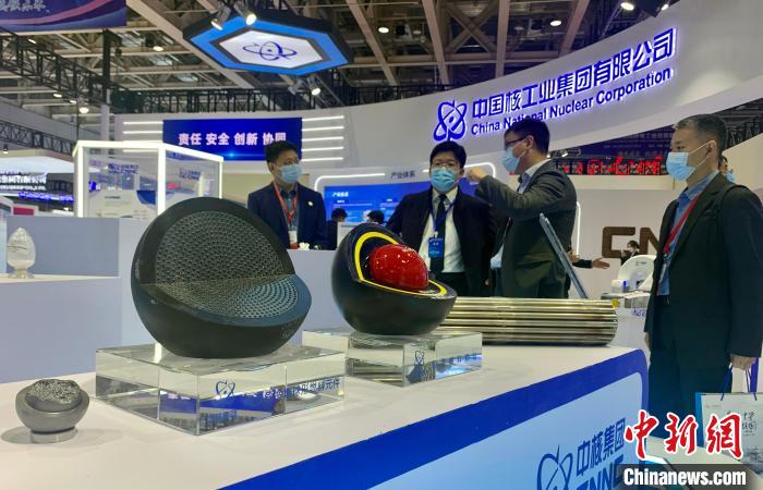 2021年中国(烟台)碳达峰碳中和能源装备博览会开幕。　王娇妮 摄