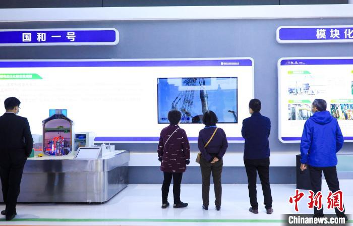 来自能源领域的专家、企业代表等齐聚烟台。　王娇妮 摄